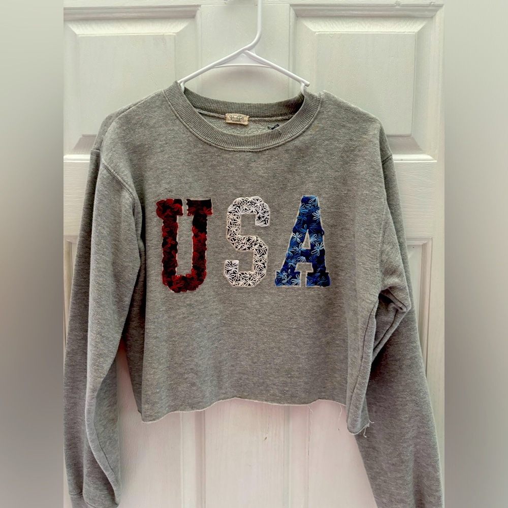 Hand Embroidered Sweatshirt 🇺🇸